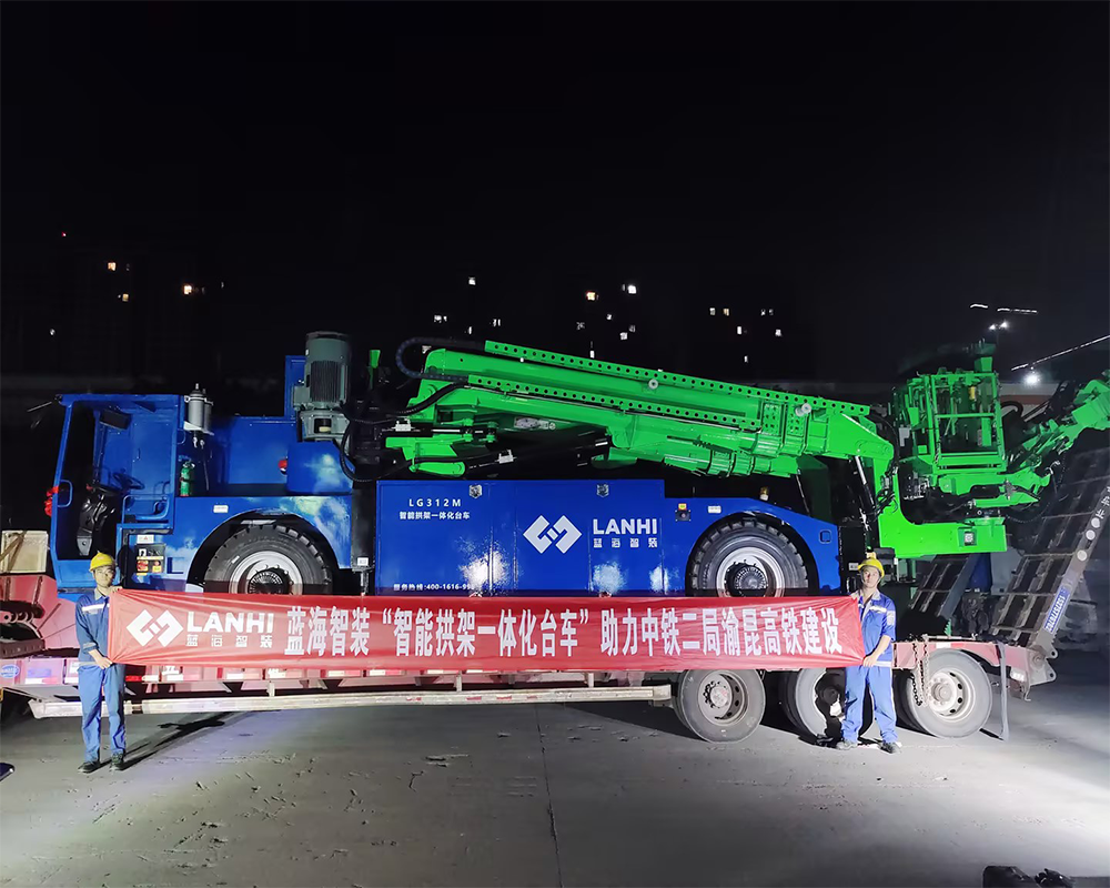 J9九游会真人游戏第一品牌”智能拱架一体化台车“助力中铁二局渝昆高铁建设