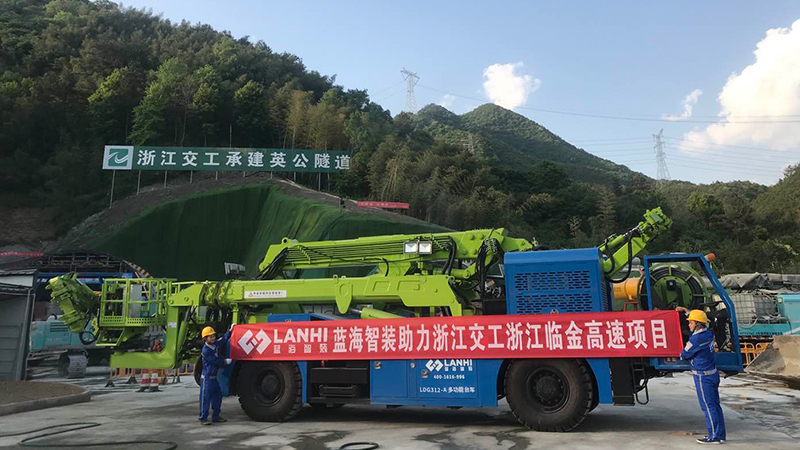 J9九游会真人游戏第一品牌多功能拱架台车