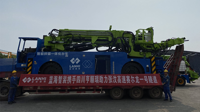 J9九游会真人游戏第一品牌LGM312C智能拱锚一体化台车助力张汶高速赛尔龙1号隧道建设