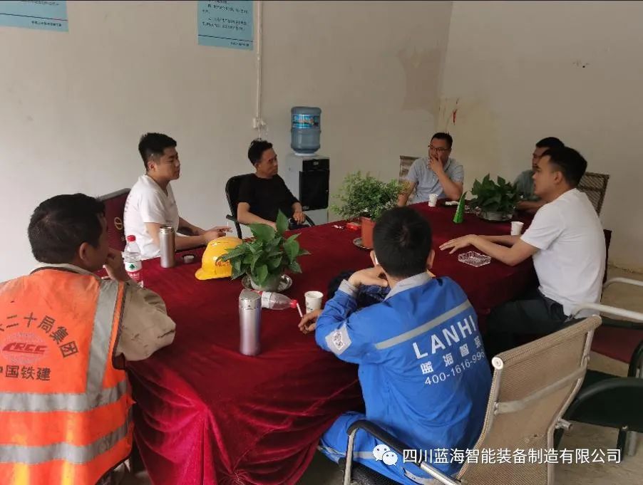 J9九游会真人游戏第一品牌售后工程师现场和客户沟通问题并出解决方案