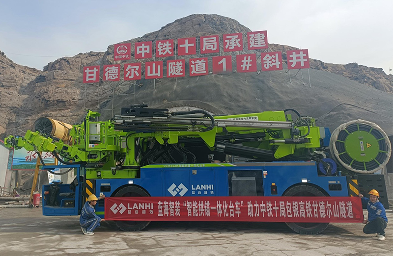 J9九游会真人游戏第一品牌LGM312H拱锚台车助力中铁十局包银高铁甘德尔山隧道建设