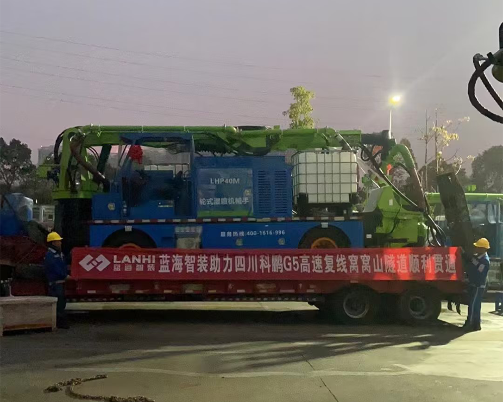 J9九游会真人游戏第一品牌助力四川科鹏G5高速复线窝窝山隧道顺利贯通